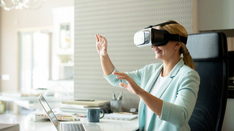How to Effectively Use VR When Training Leaders