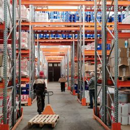 How to Use Technology for Warehouse Training: 5 Examples
