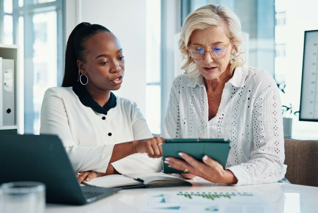 Two women consulting about Instructional Design service